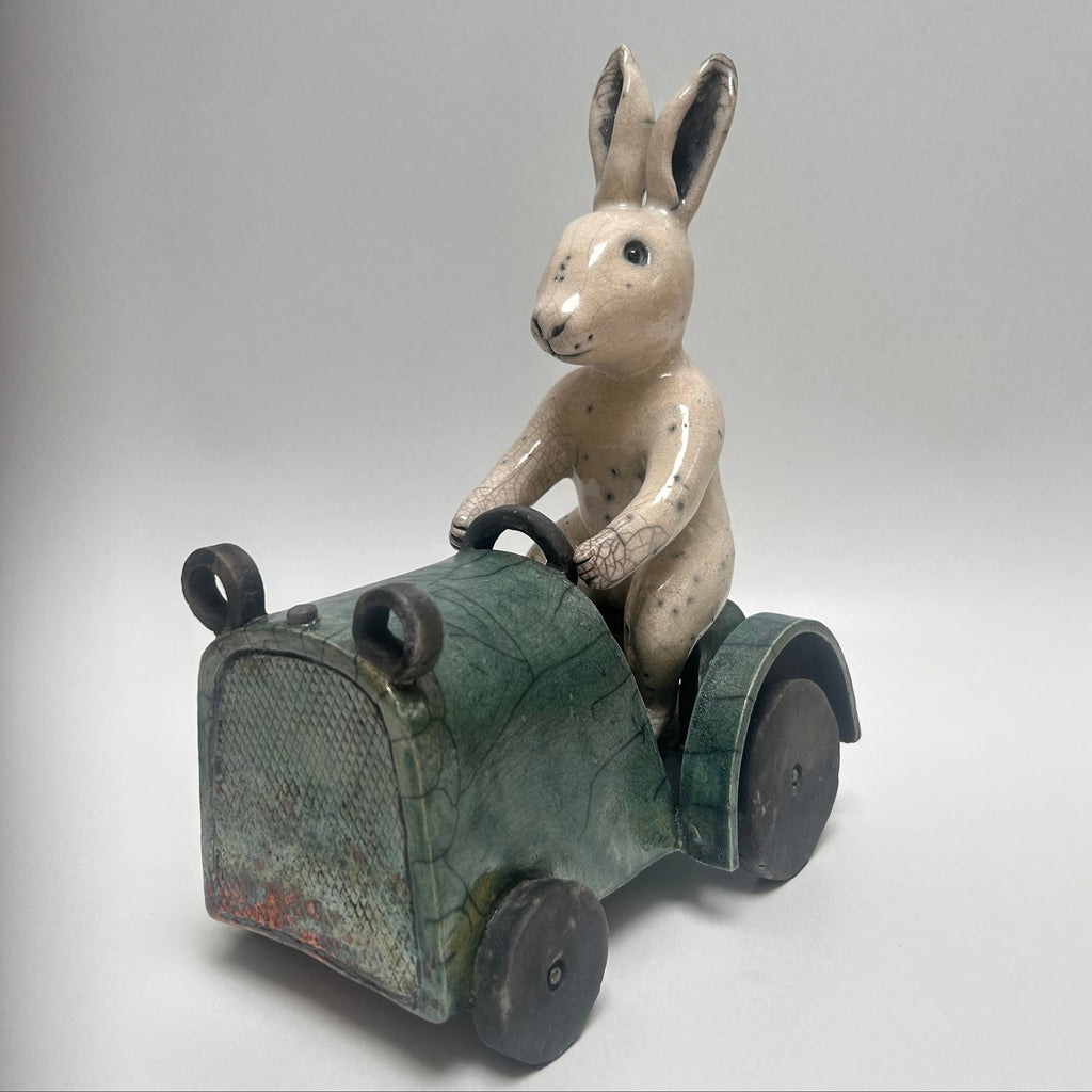 Frederique Delcourt Bunny en tracteur