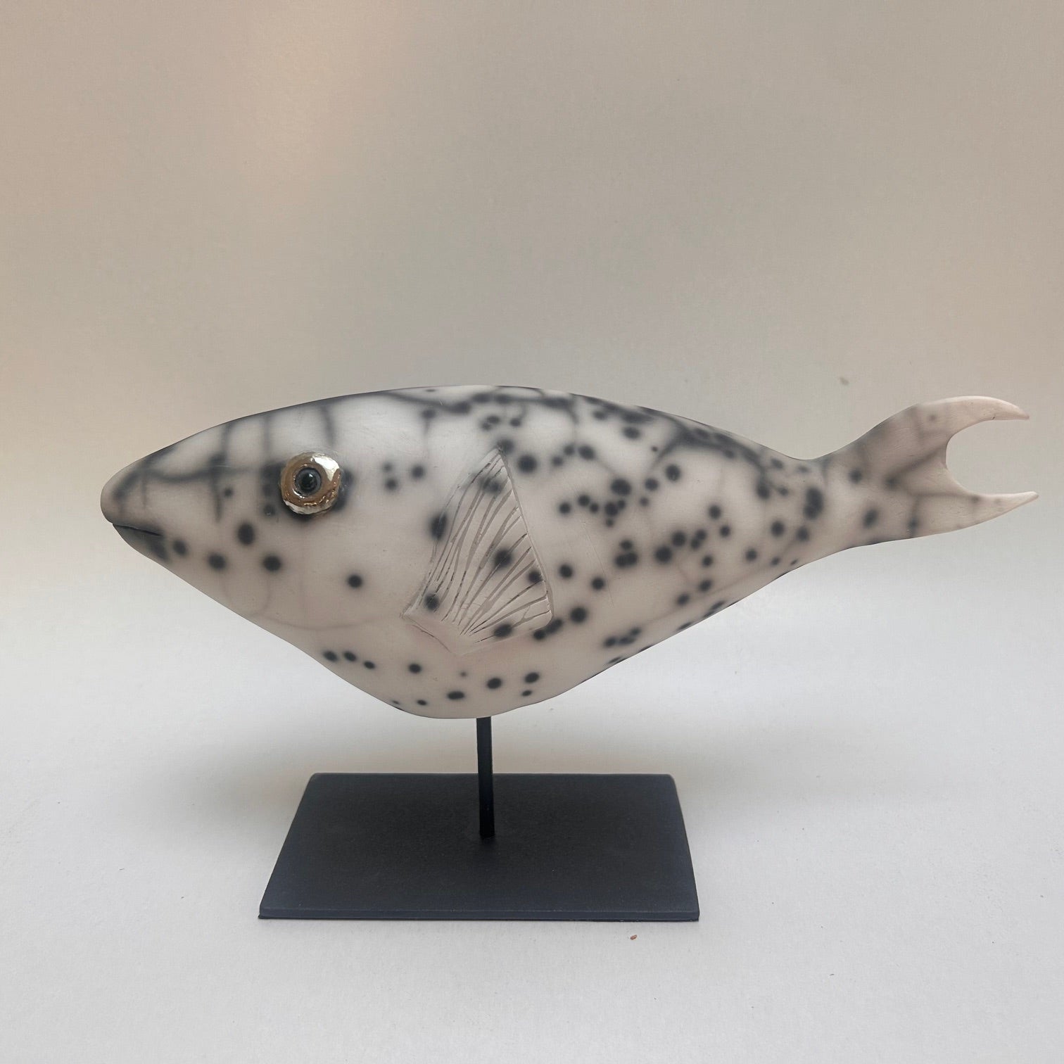 Frederique Delcourt Petit Poisson perroquet porcelaine raku nu a