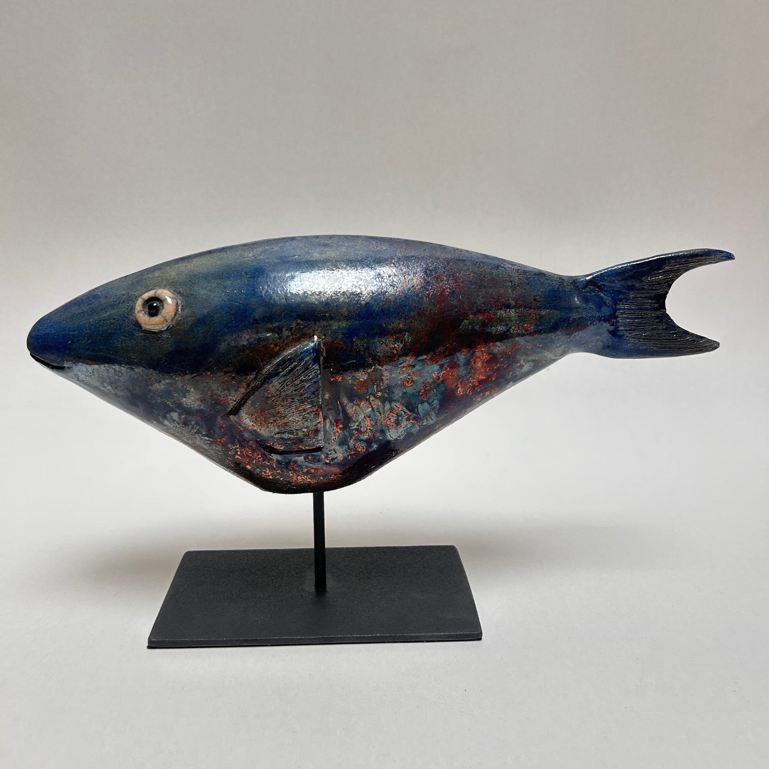 Frederique Delcourt Poisson perroquet bleu et rouge a