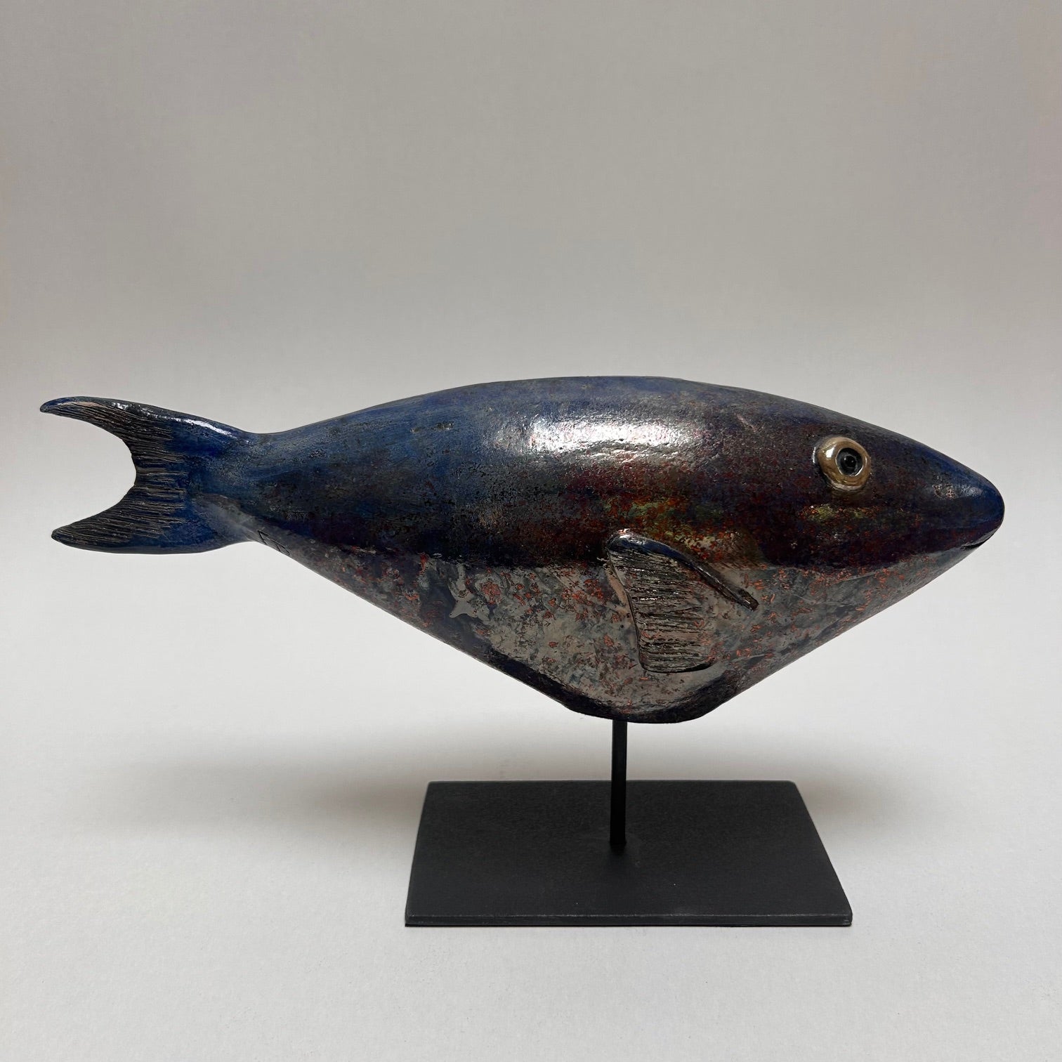 Frederique Delcourt Poisson perroquet bleu et rouge d