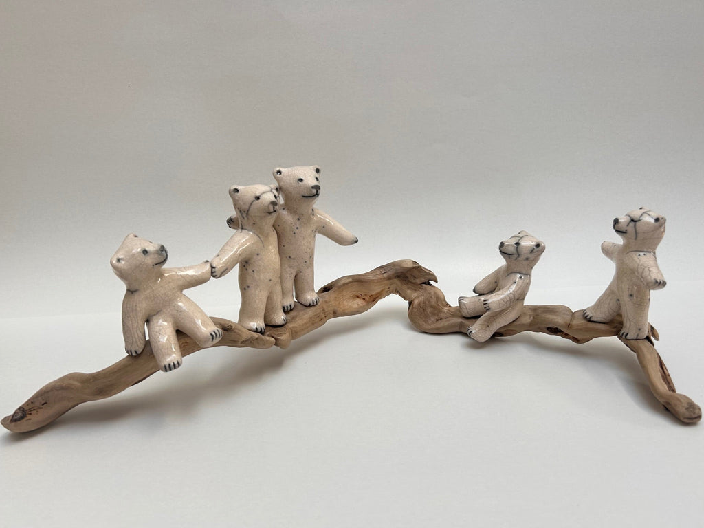 Frederique Delcourt famille d'ours sur bois flotte