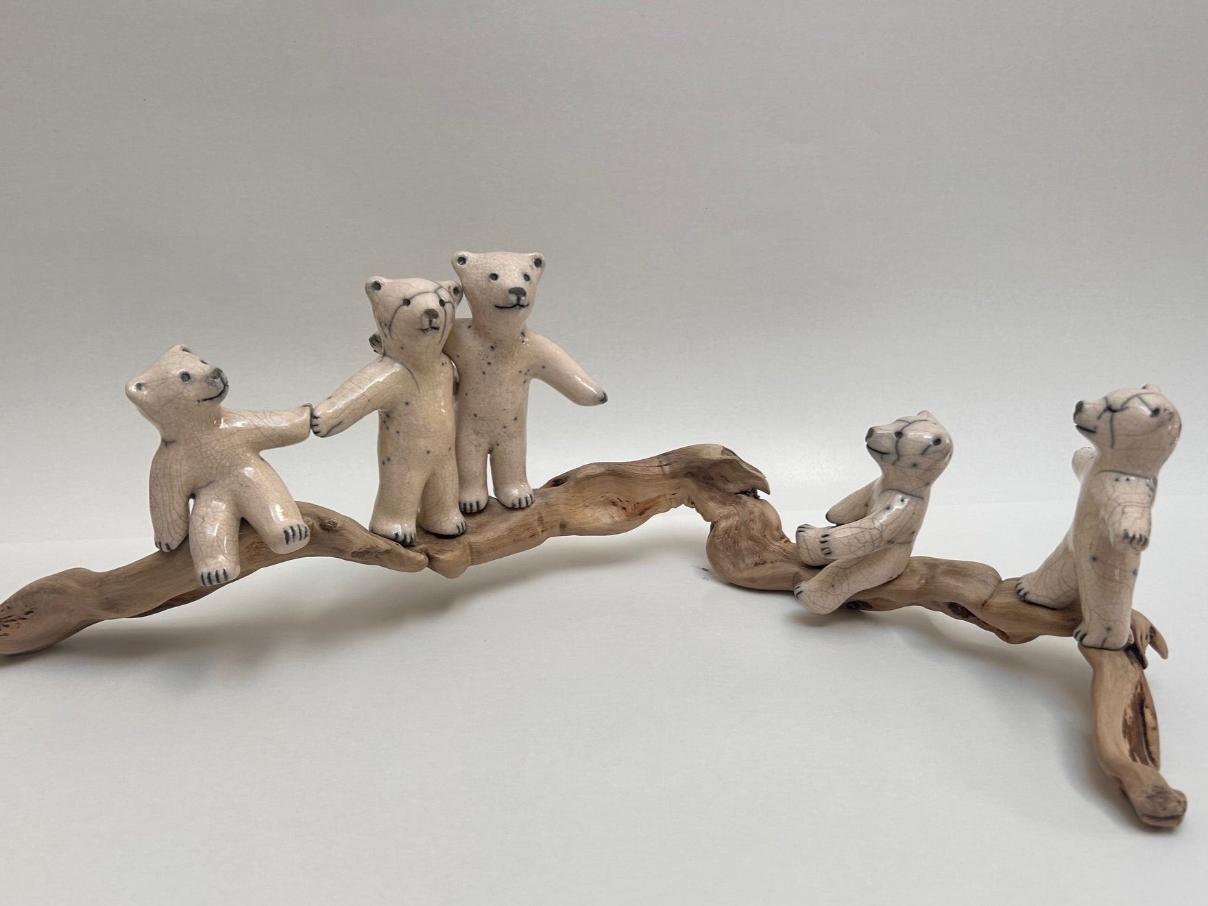 Frederique Delcourt famille d'ours sur bois flotte b