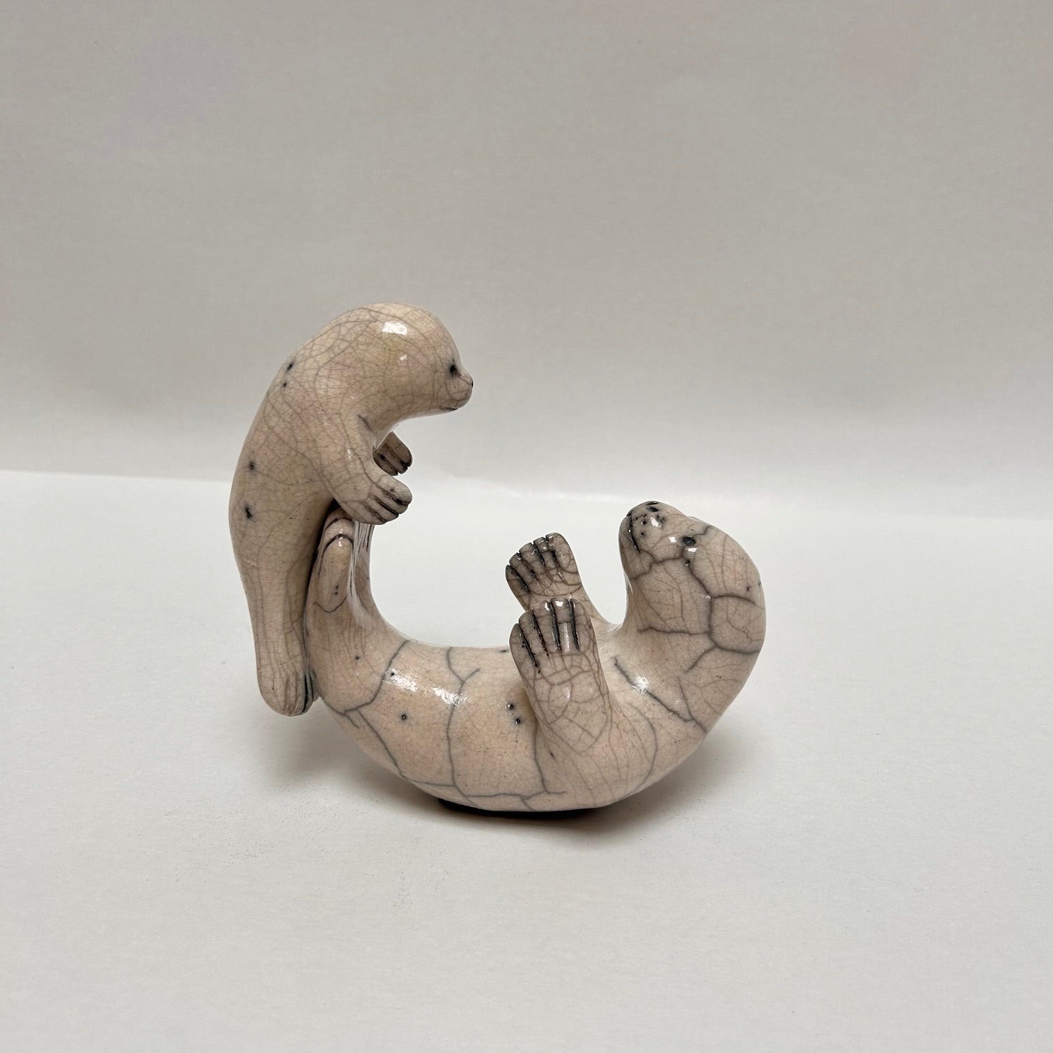 Frederique Delcourt phoque portant son petit b